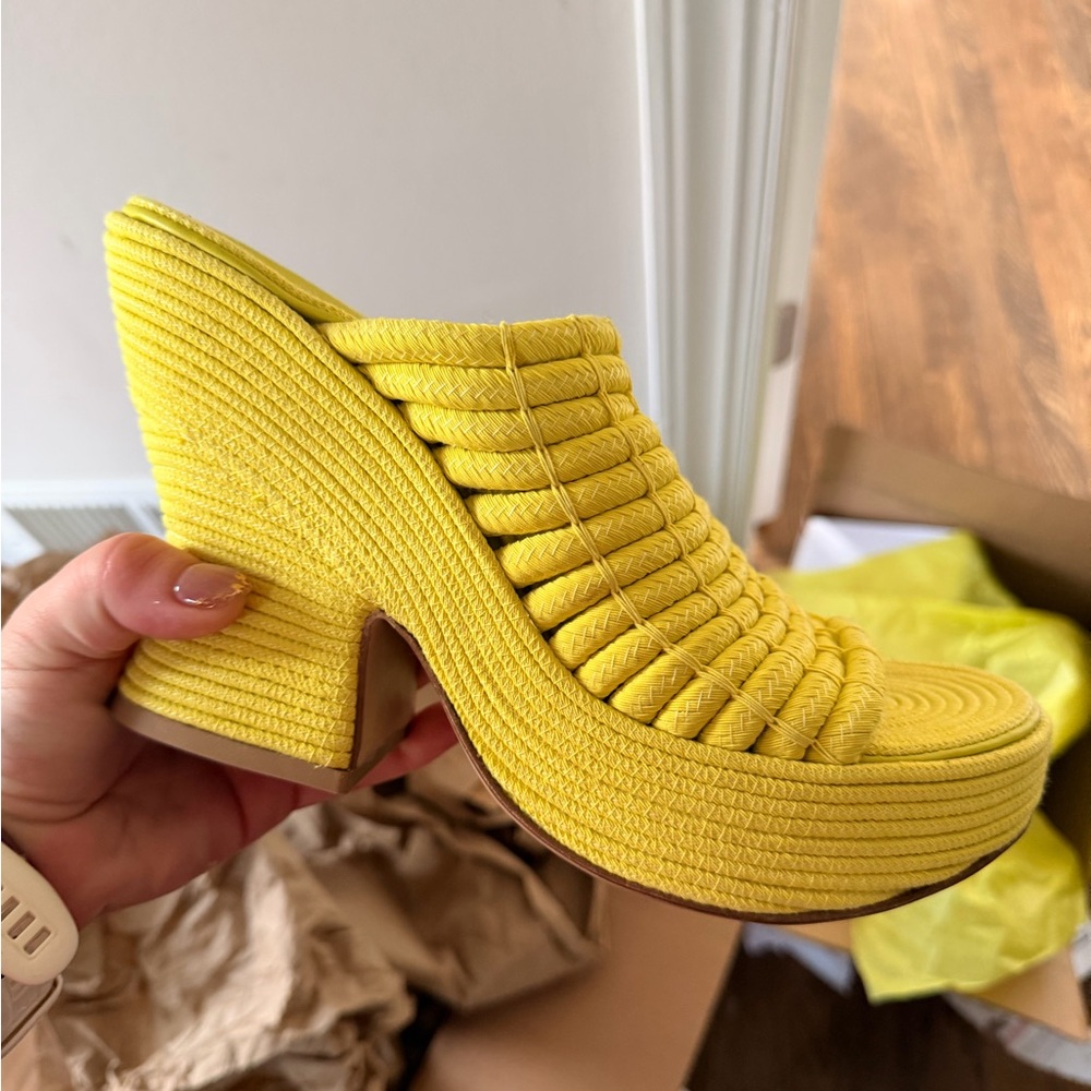 NWT $1,639 Bottega Veneta Yellow Textured Mules